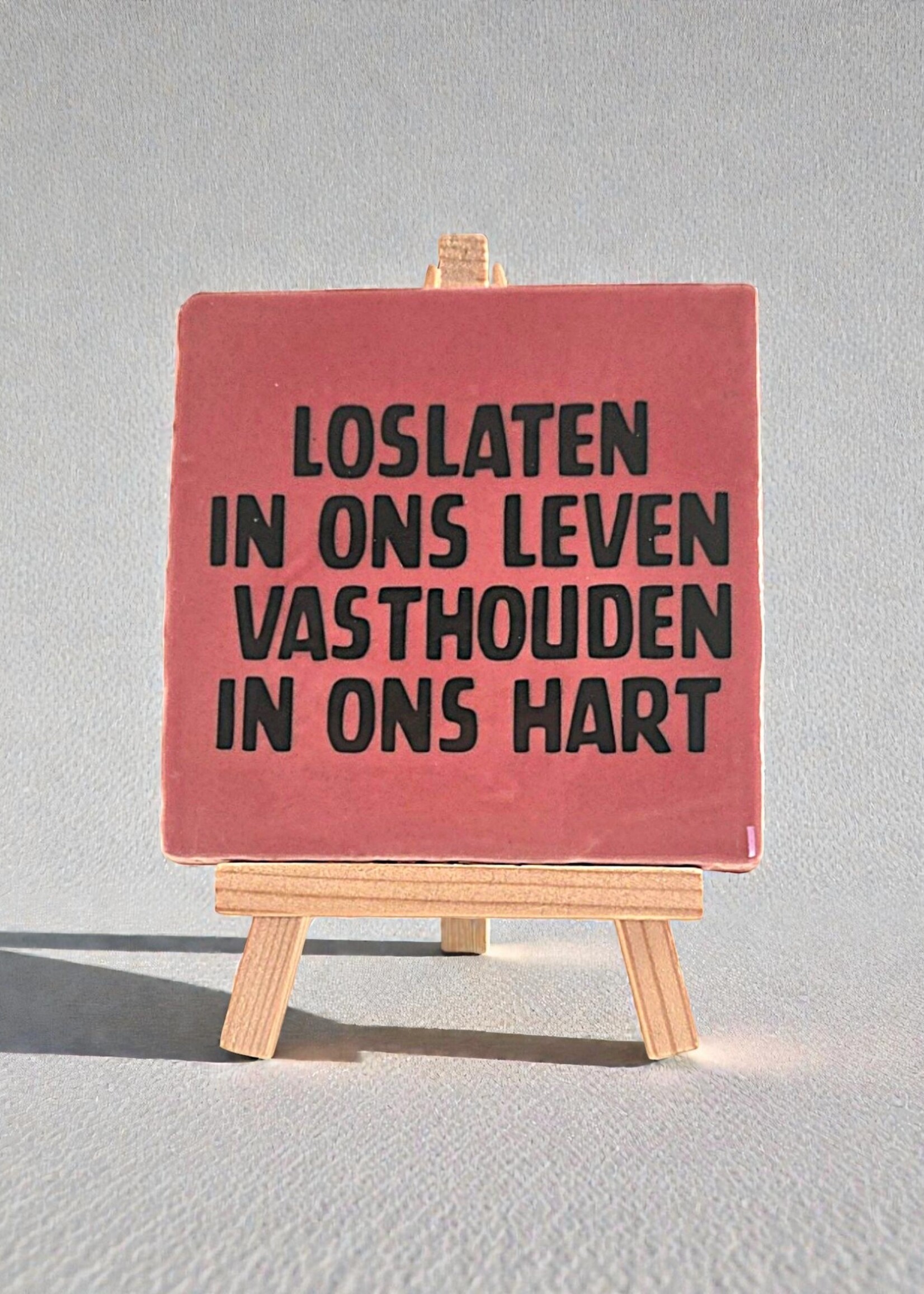 Tegel Quotes Tegel "loslaten in ons leven vasthouden in ons hart" – handgemaakt 10x10 cm
