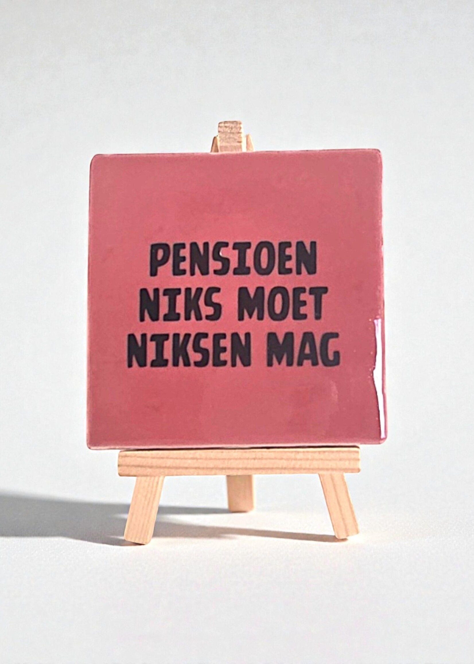 Tegel Quotes Tegel "pensioen , niks moet, niksen mag" – handgemaakt 10x10 cm