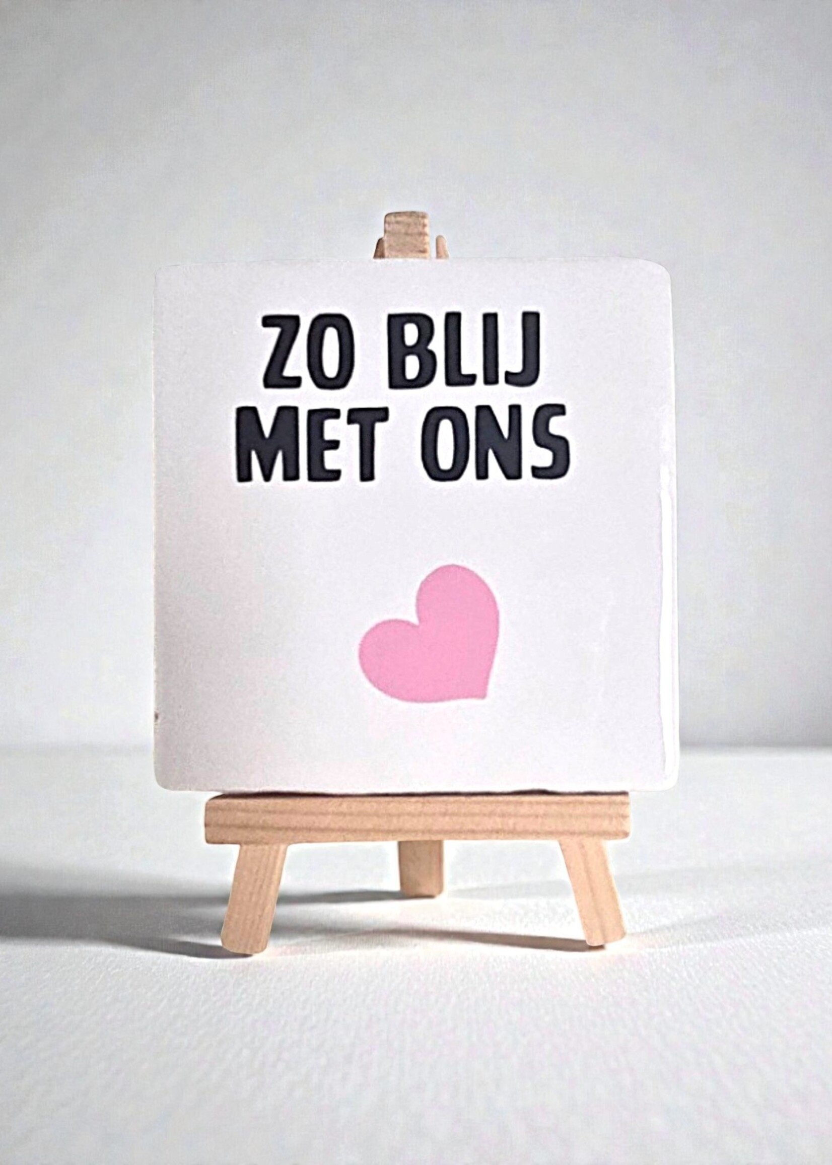 Tegel Quotes Tegel "zo blij met ons" – handgemaakt 10x10 cm