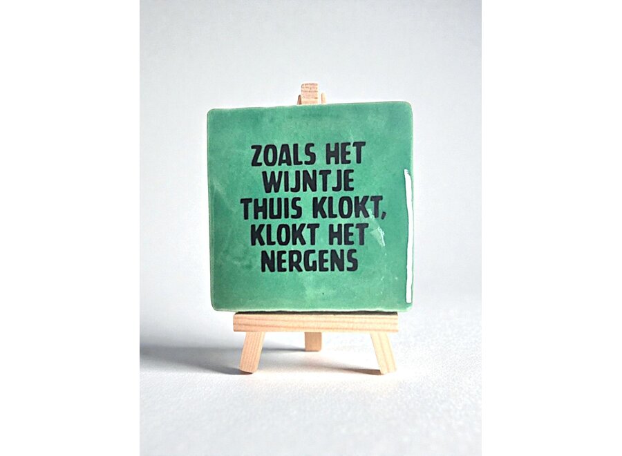 Tegel "zoals het wijntje thuis klokt, klokt het nergens" – handgemaakt 10x10 cm
