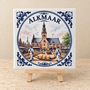 Alkmaar op een tegel | Delfts blauw stadstegeltje