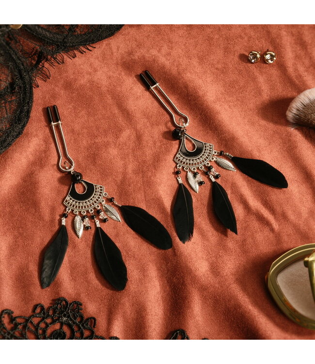 Rimba Rimba Bondage Play - Tepelklemmen met veren - Zwart & Zilver