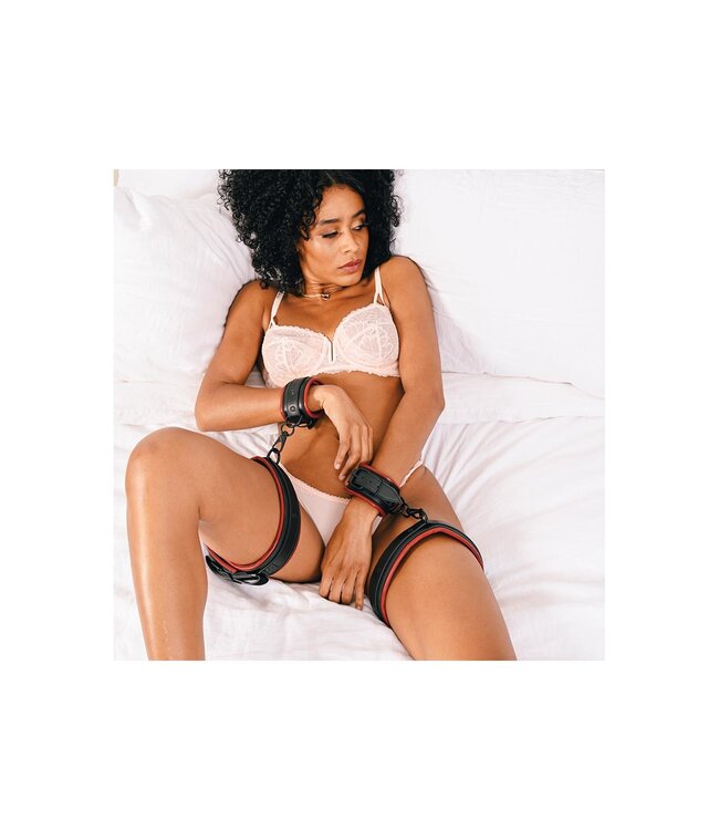 Sportsheets SPORTSHEETS SAFFRON THIGH AND WRIST CUF SET BLACK