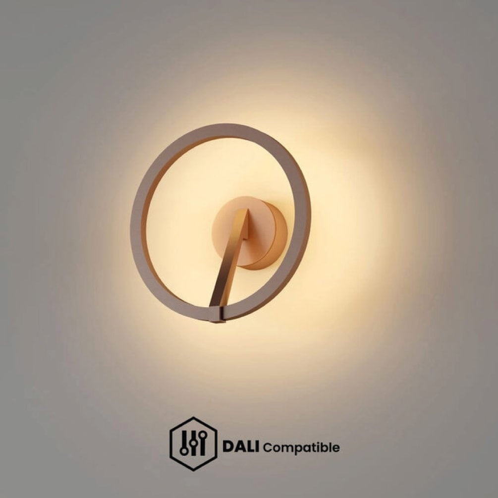 DALI-Wandleuchten in Bronze für flexible Lichtsteuerung