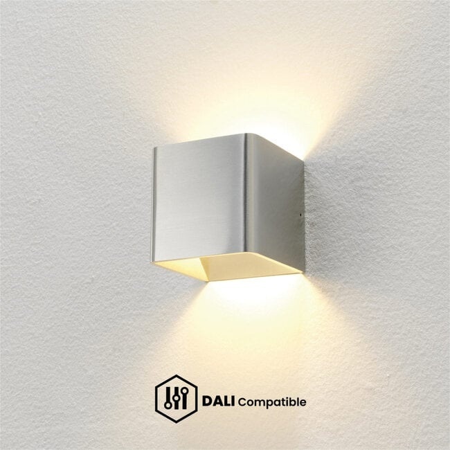 Stahlgraue DALI-Wandleuchten für flexible Lichtsteuerung