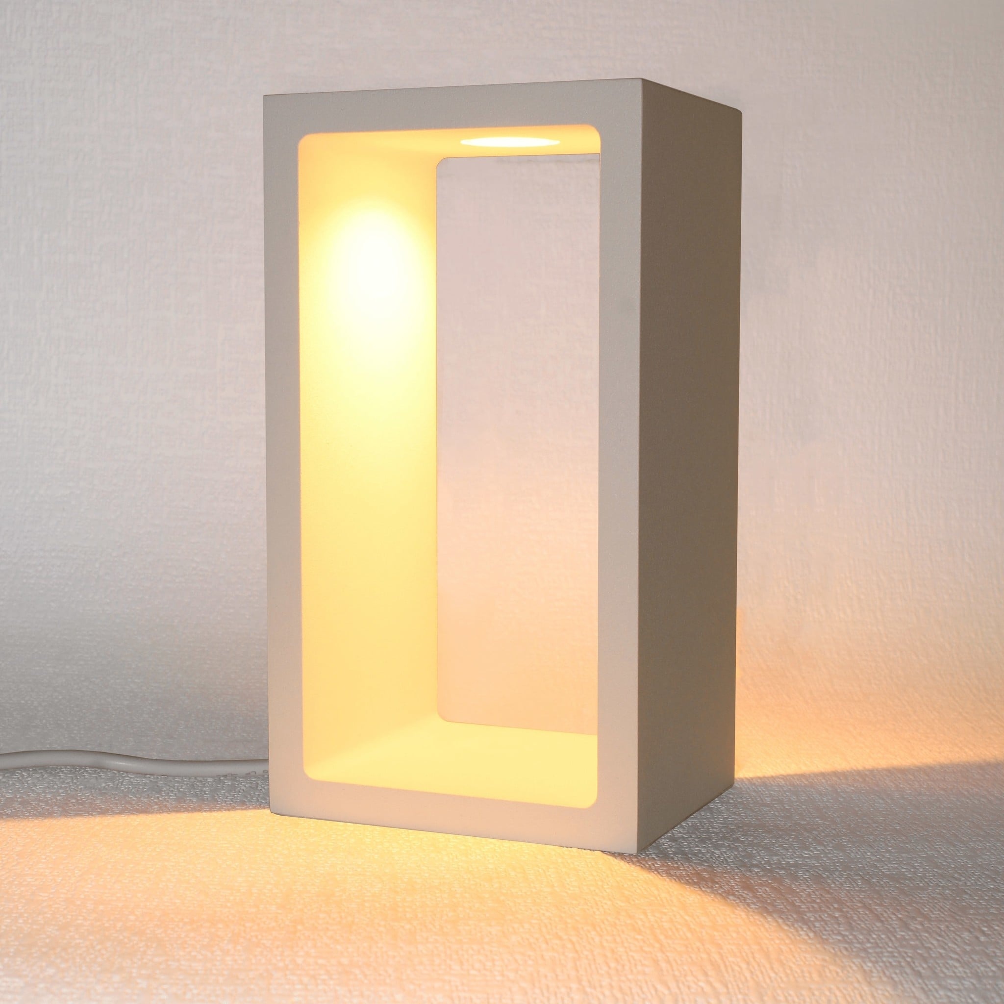 Weiße Tischlampen für ruhige Räume