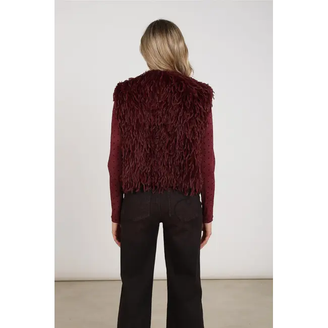 Nukus Mila Gilet Feather NKF08026 333 - Cherry