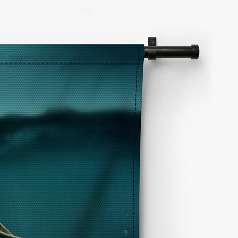 Abstract beeld van drijvende vrouw onder water