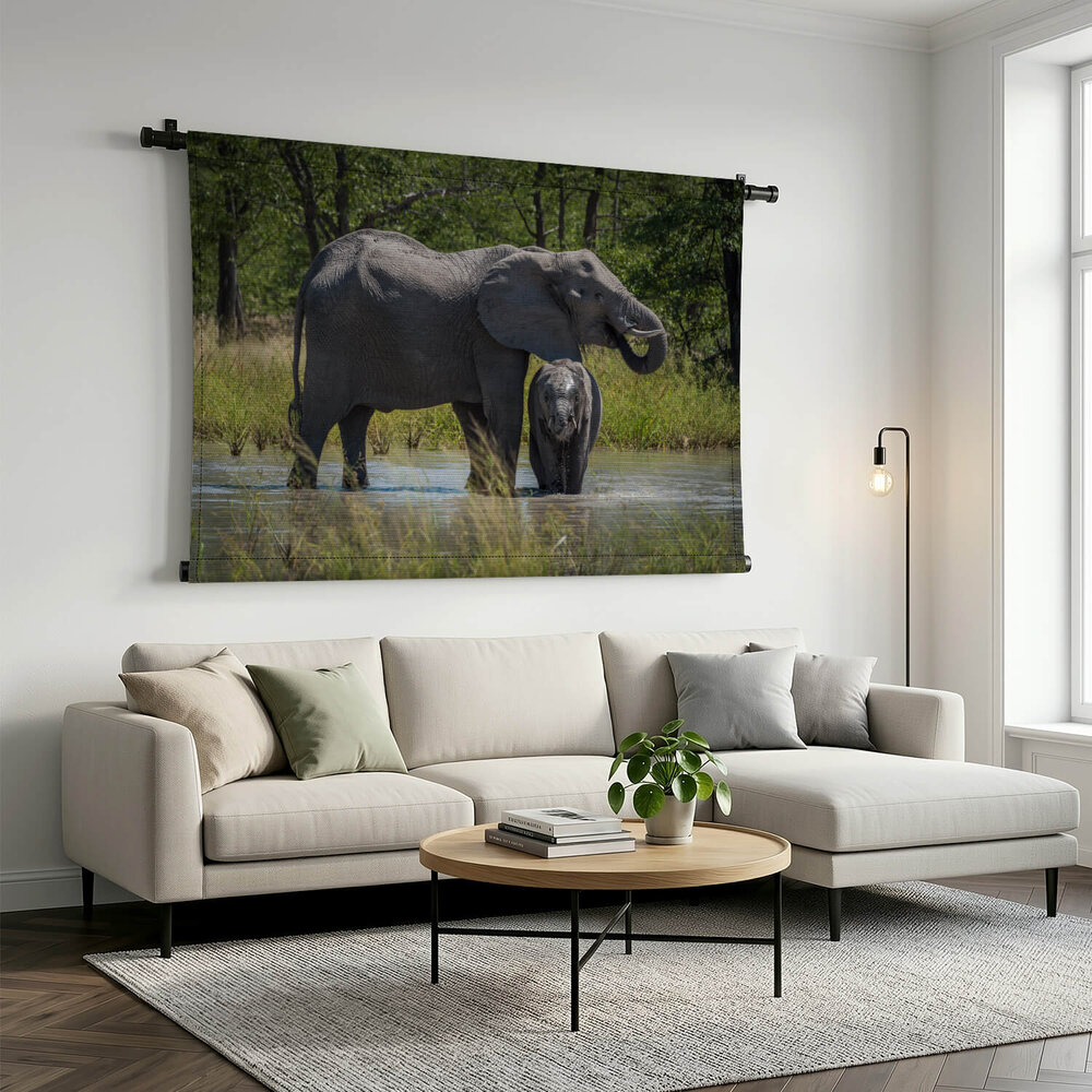 Baby olifant drinkend bij de moeder