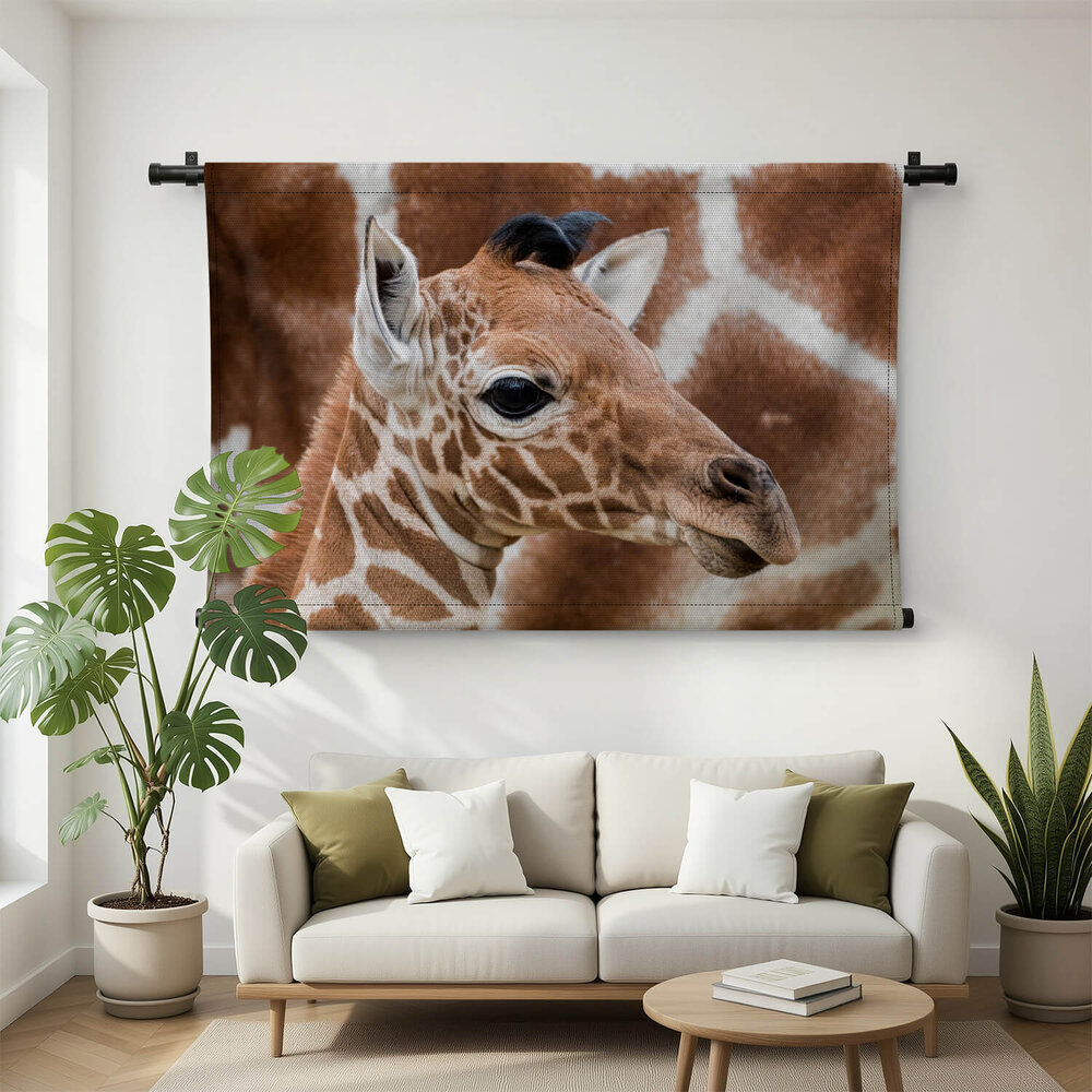 Baby giraffe bij de moeder