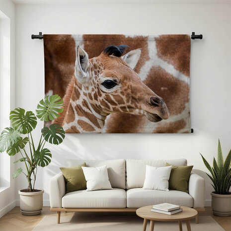 Baby giraffe bij de moeder