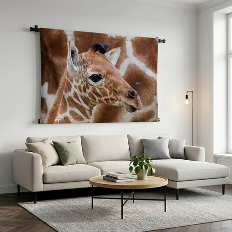 Baby giraffe bij de moeder