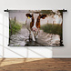Bruin-witte koe in het water