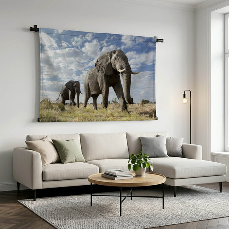 Passerende olifant groot in beeld