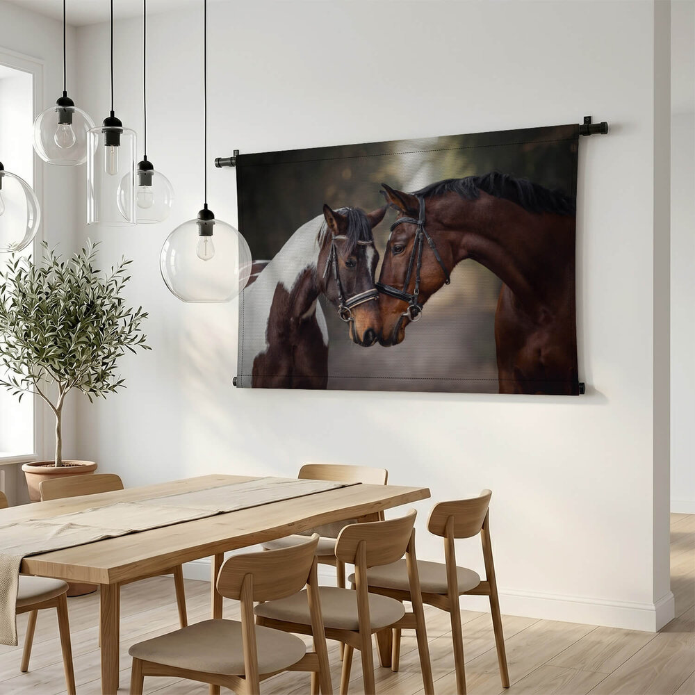 Hengst en merrie paarden in liefde