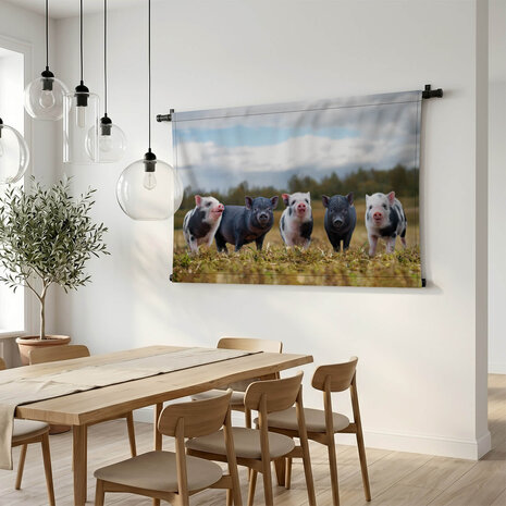 Zwarte en gevlekte varkens op een rij