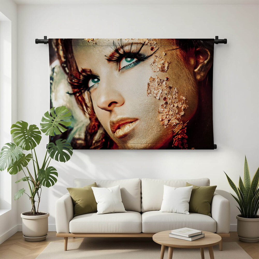 Vogue stijl portret van vrouw met gouden make-up