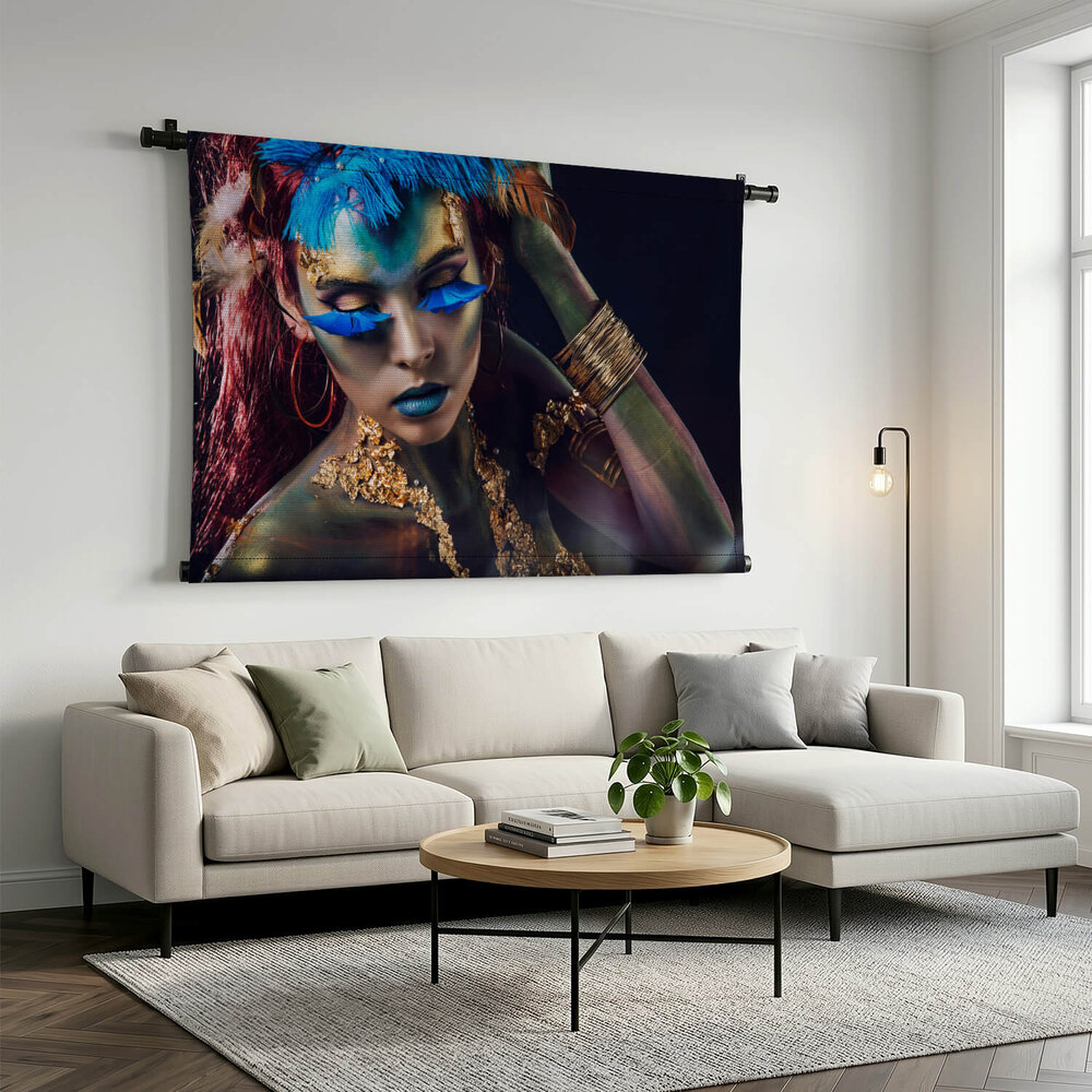 Mooie vrouw met lichaamskunst in fantasiestijl