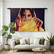 Vrouw in traditionele Indische gele saree