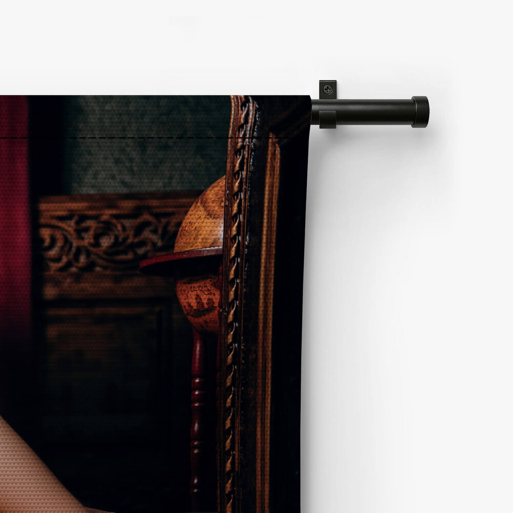 Mysterieuze dame in klassieke stijl