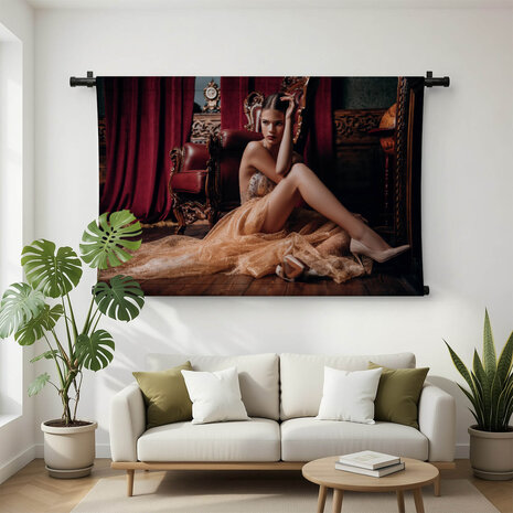 Mysterieuze dame in klassieke stijl