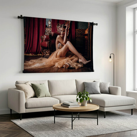 Mysterieuze dame in klassieke stijl