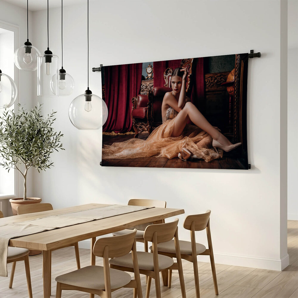 Mysterieuze dame in klassieke stijl