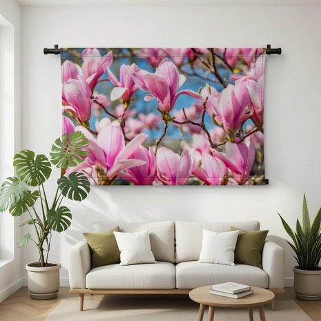 Magnolia tegen helder blauwe lucht