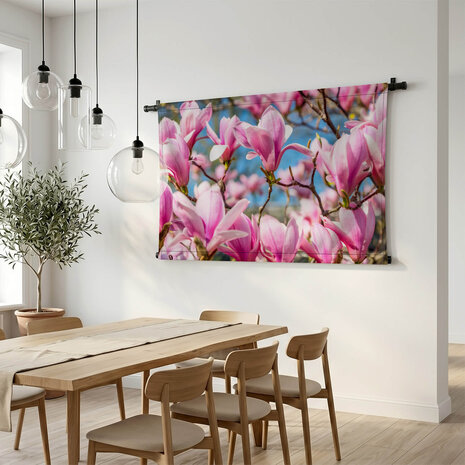 Magnolia tegen helder blauwe lucht