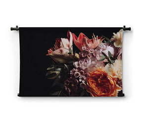 Bloemenboeket in donkere vintage stijl