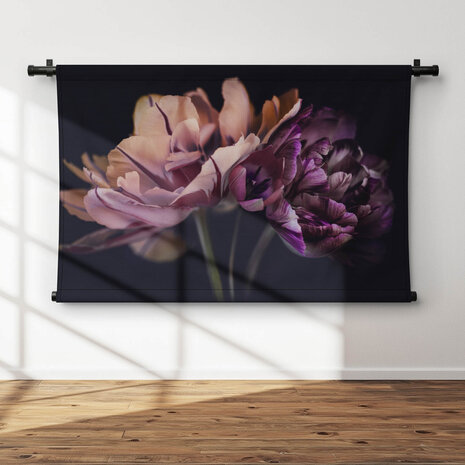 Lentetulpen op een donkere achtergrond
