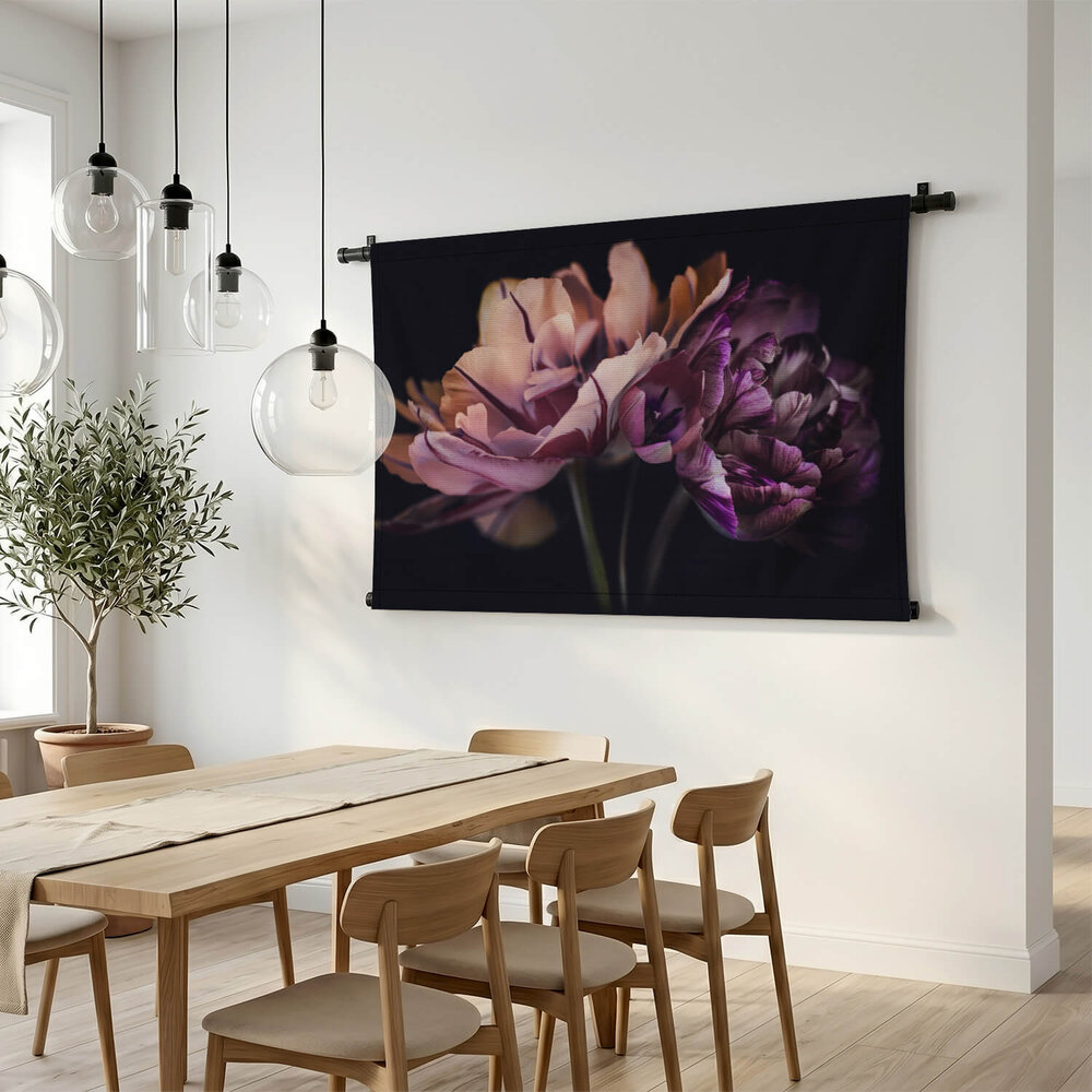 Lentetulpen op een donkere achtergrond