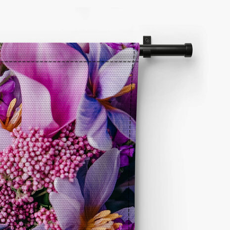 Mooie bloemencompositie in felle roze en paarse kleuren
