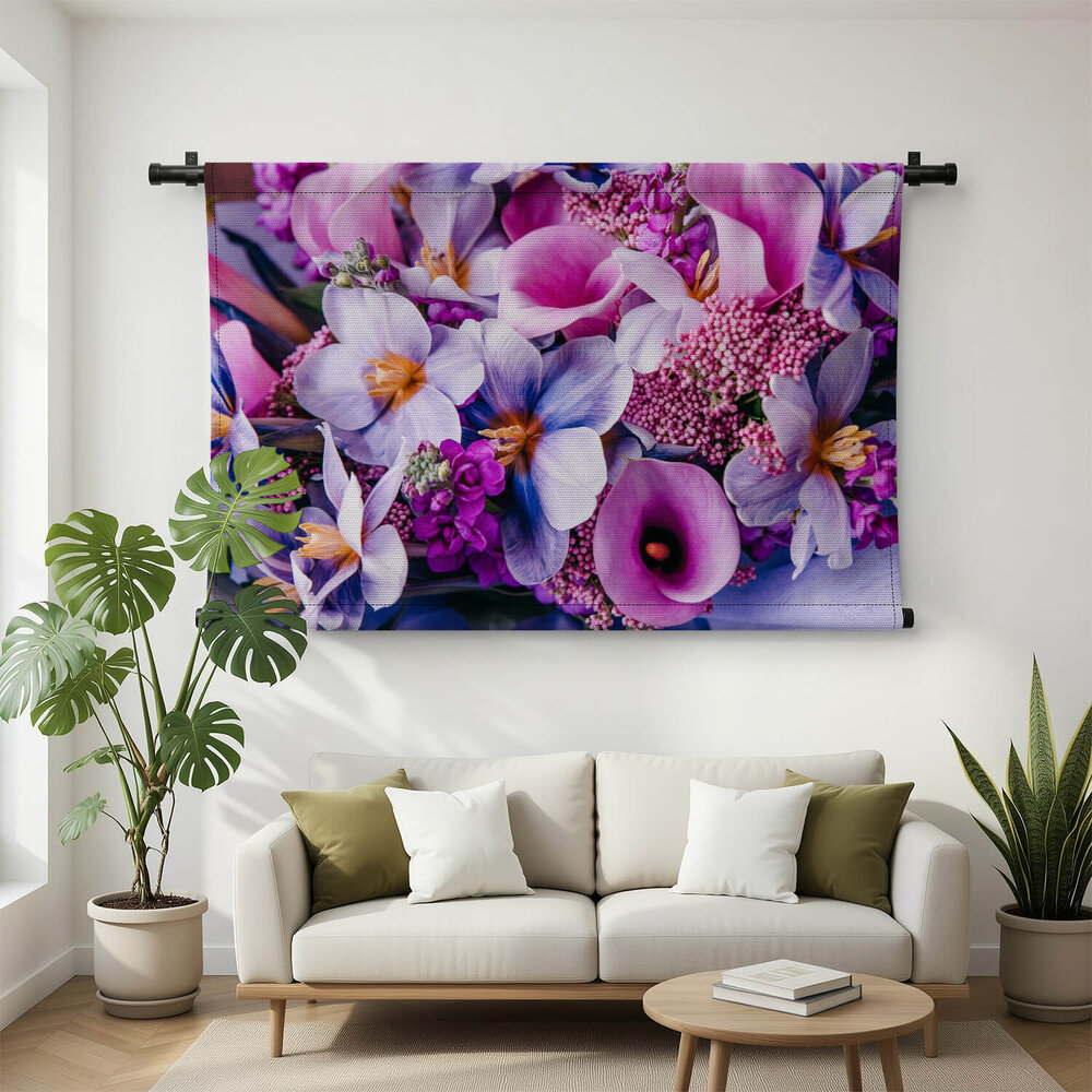 Mooie bloemencompositie in felle roze en paarse kleuren