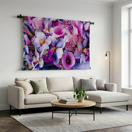 Mooie bloemencompositie in felle roze en paarse kleuren