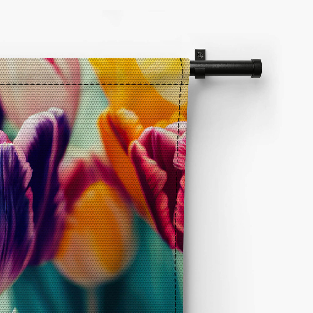 Frivool samenspel van gekleurde tulpen