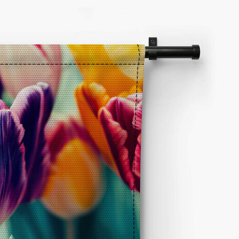 Frivool samenspel van gekleurde tulpen