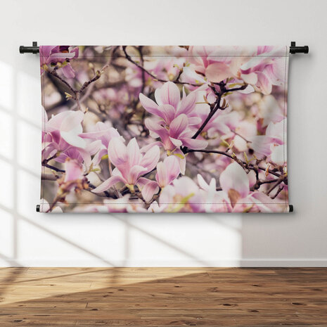 Takken vol bloeiende magnolia