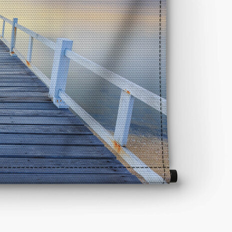 Oude houten pier tegen mooie zonsondergang