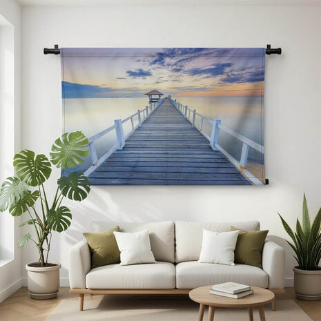 Oude houten pier tegen mooie zonsondergang