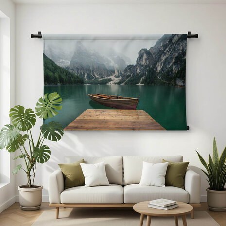 Meer in de bergvallei in Italië
