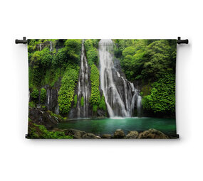 Jungle waterval in tropisch regenwoud