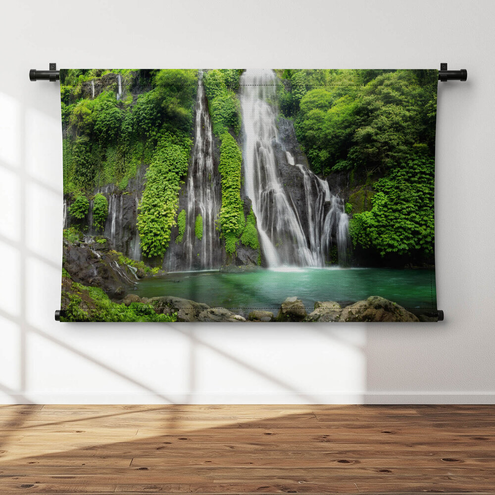 Jungle waterval in tropisch regenwoud
