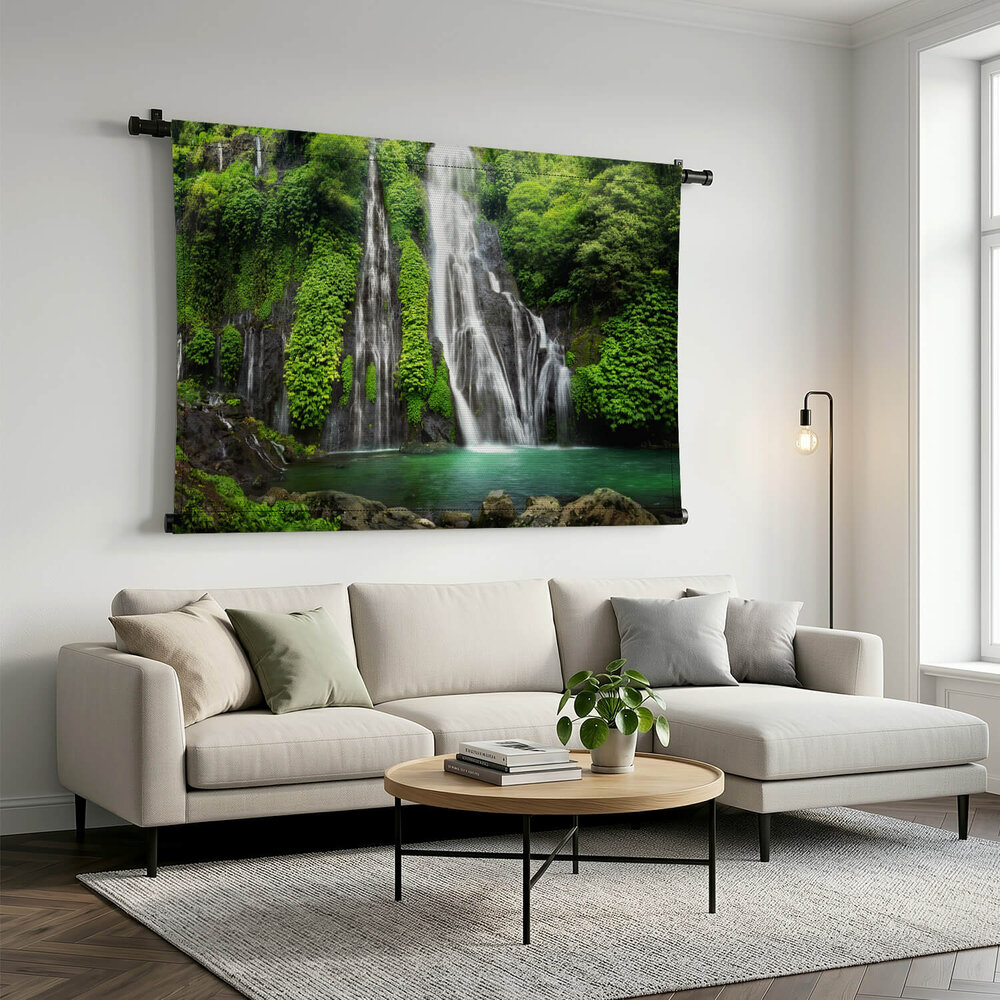 Jungle waterval in tropisch regenwoud