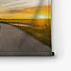 Houten windmolen bij zonsondergang