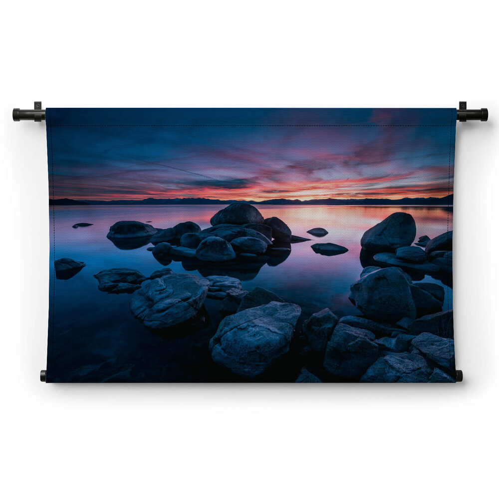 Zonsondergang boven het meer Lake Tahoe