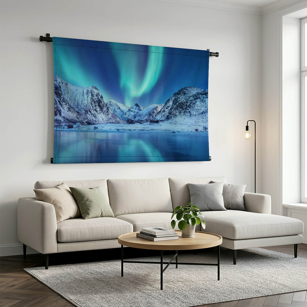 Winters bergmeer in Noorderlicht