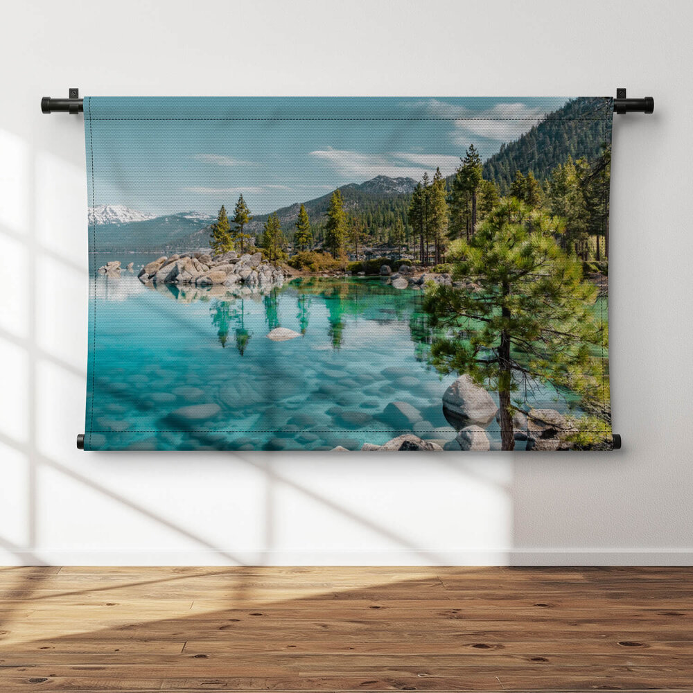 Bergen rondom het kobaltblauwe water van Lake Tahoe