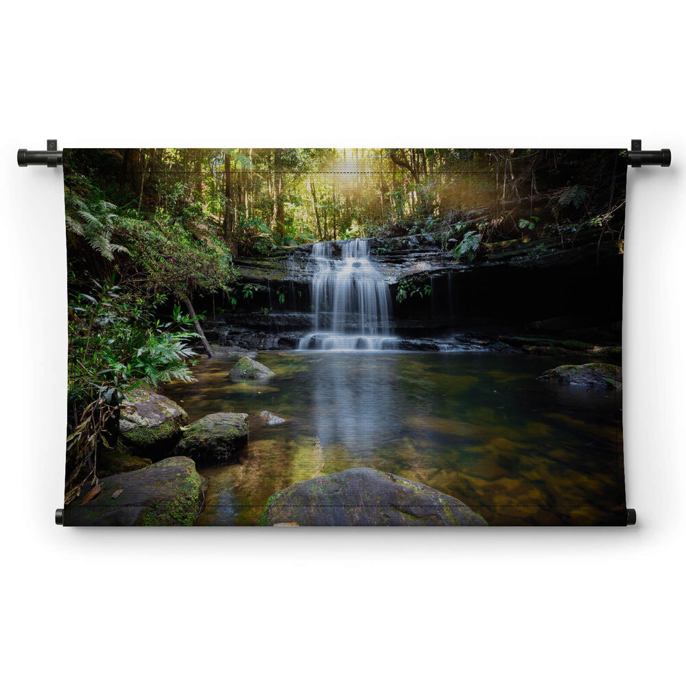 Waterval en oase in het bos