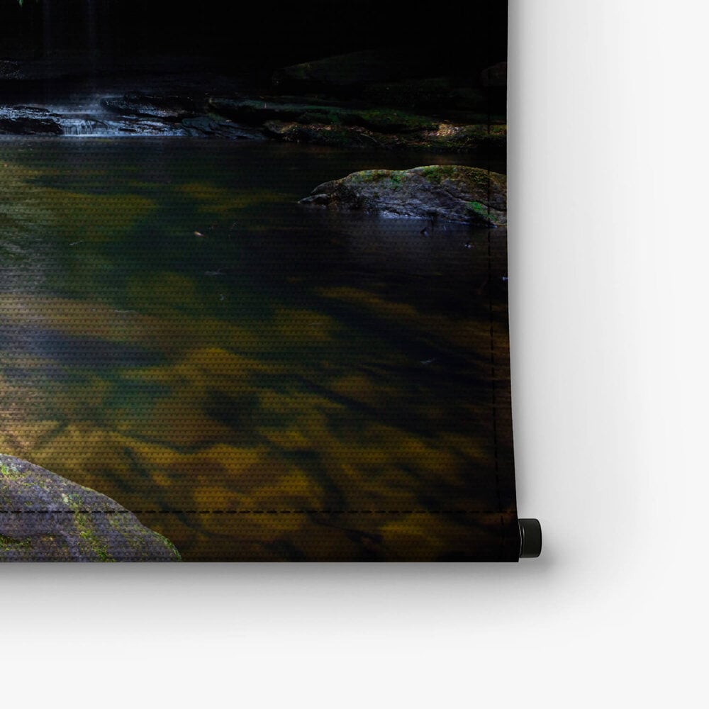 Waterval en oase in het bos